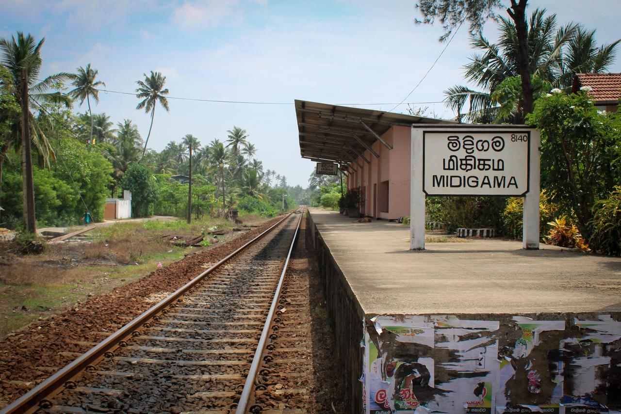 The West Coast House Hostel Ahangama Bagian luar foto