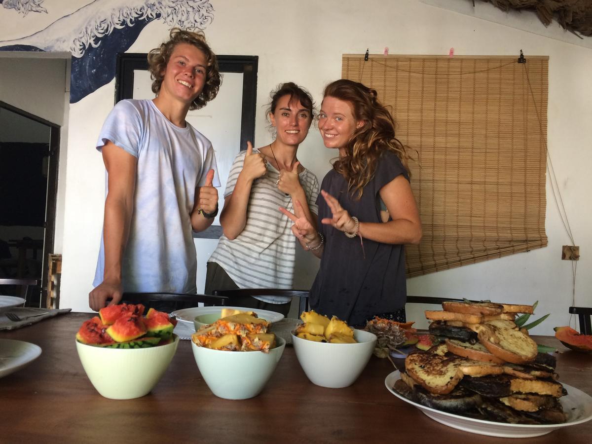 The West Coast House Hostel Ahangama Bagian luar foto