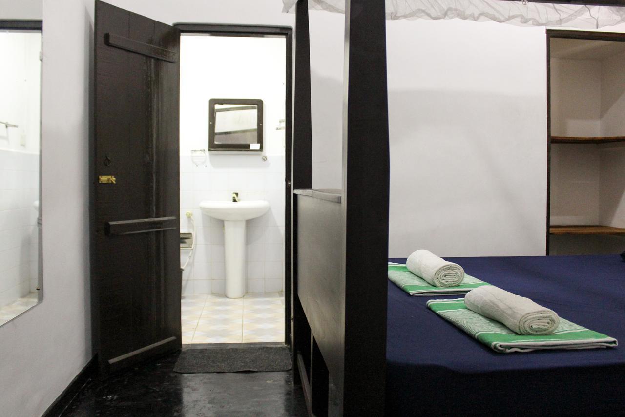The West Coast House Hostel Ahangama Bagian luar foto