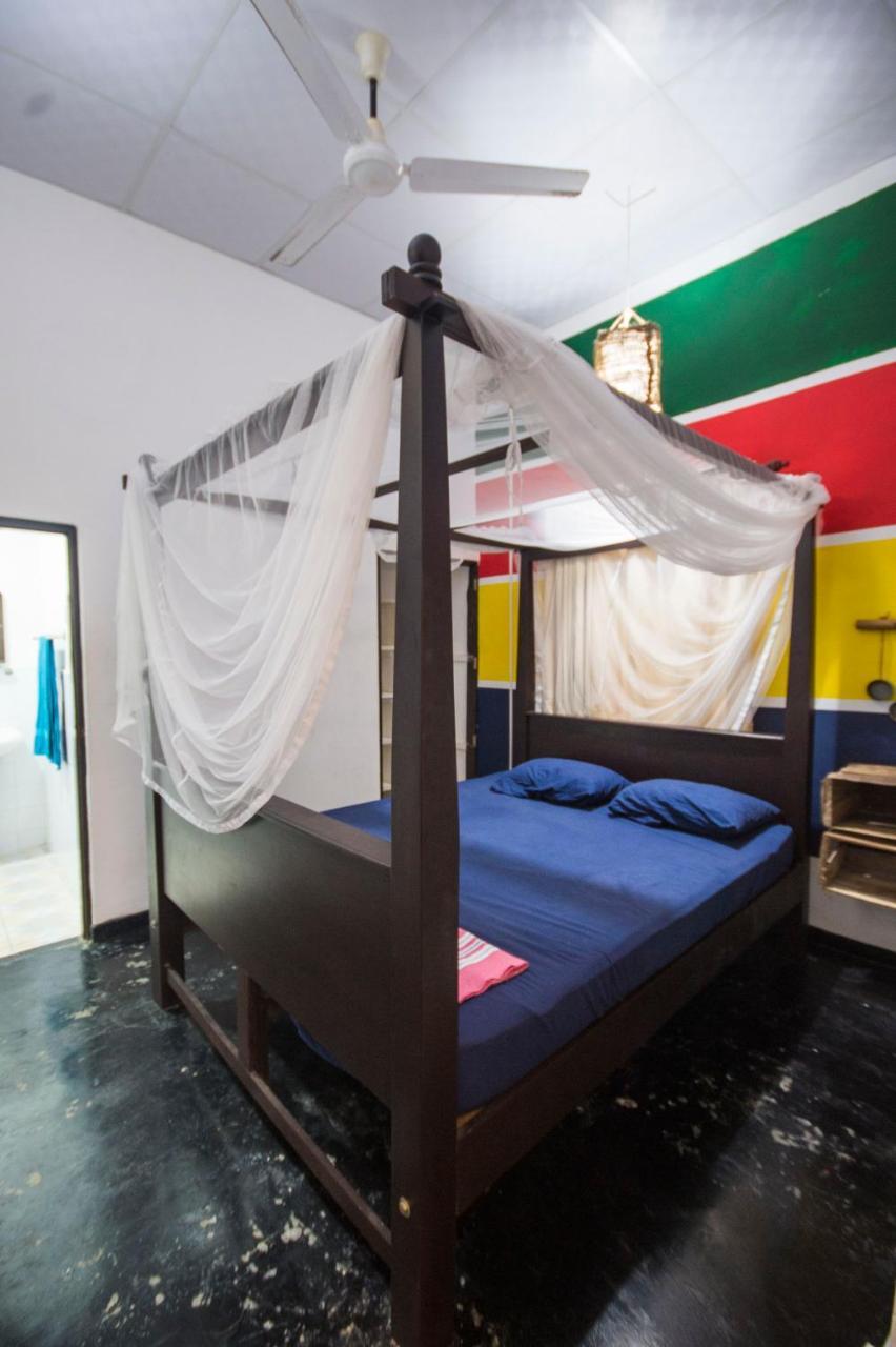 The West Coast House Hostel Ahangama Bagian luar foto
