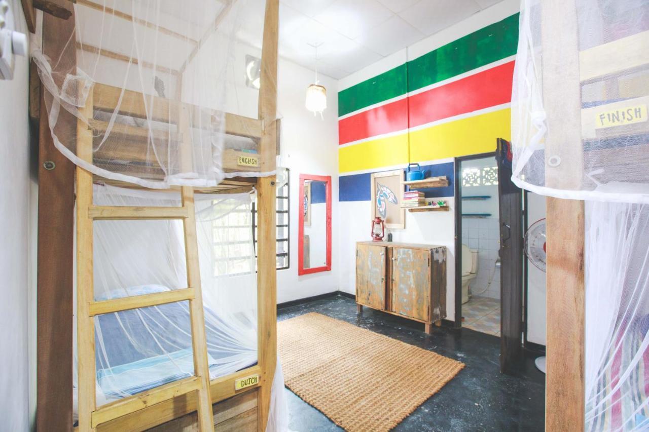 The West Coast House Hostel Ahangama Bagian luar foto