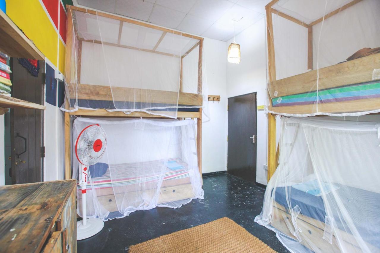 The West Coast House Hostel Ahangama Bagian luar foto